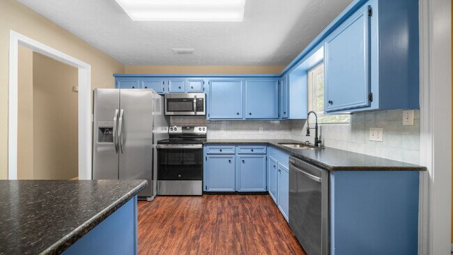 Building Photo - Enjoy comfortable, low-maintenance living in this updated, pet-friendly, carpet-free 3-bedroom ho...
