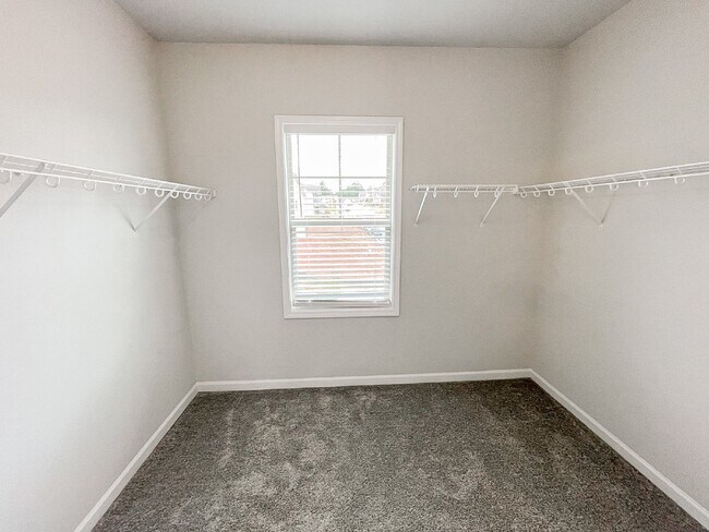 Building Photo - 4624 Silver Oak Dr SW