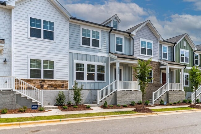 Primary Photo - Cozy Townhome with 2 car garage!