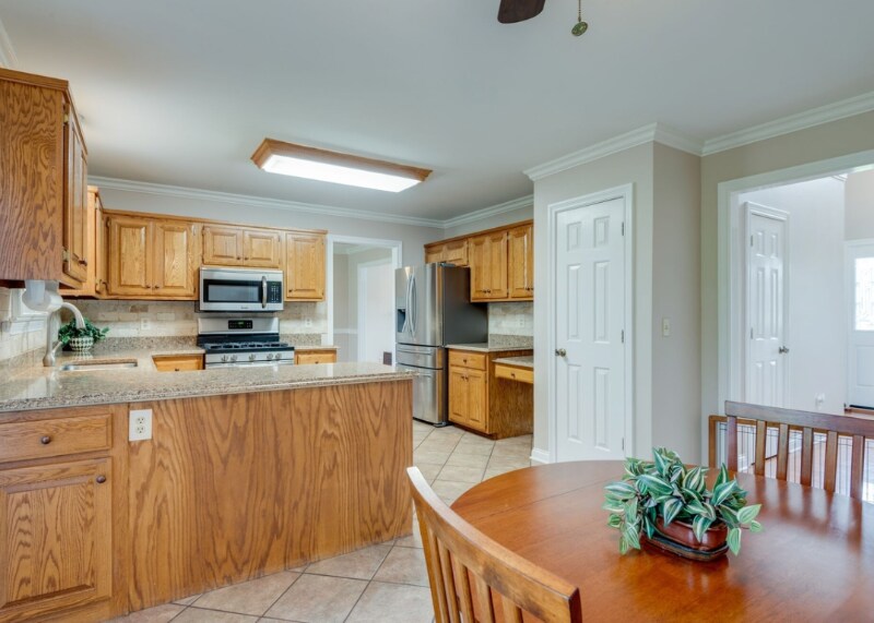 Building Photo - 176 London Ln