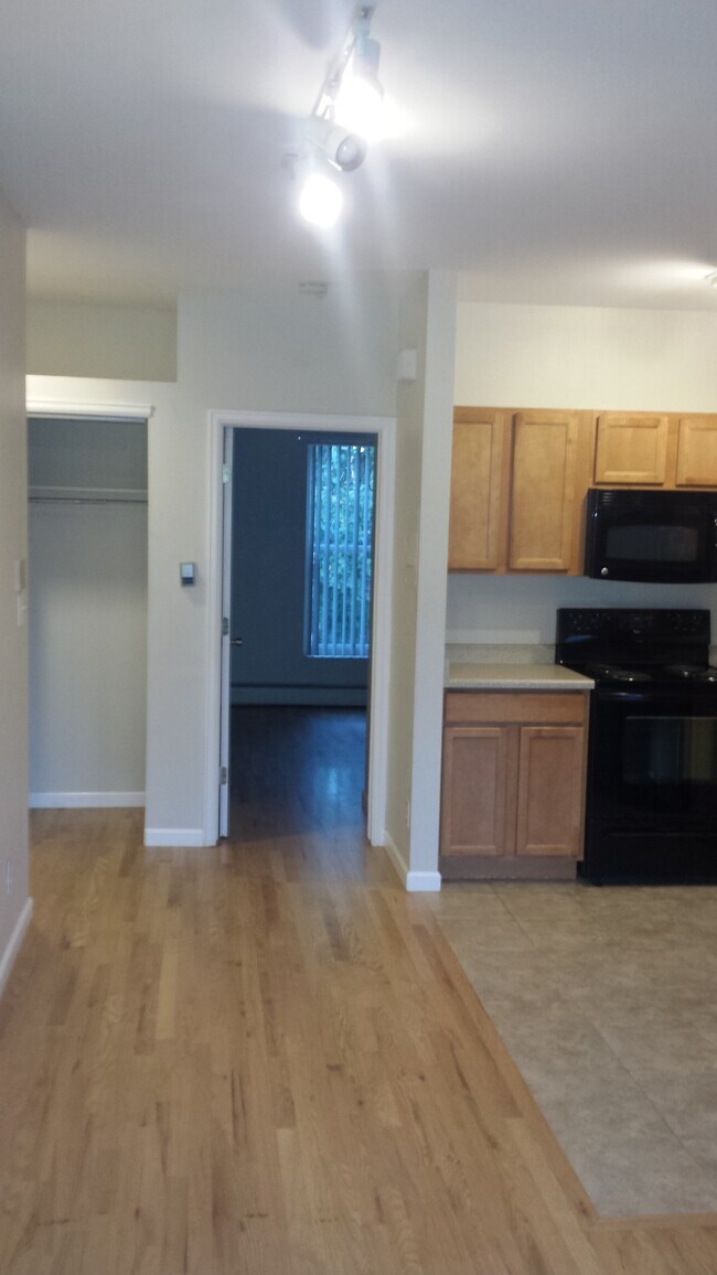 Building Photo - 811 24th St