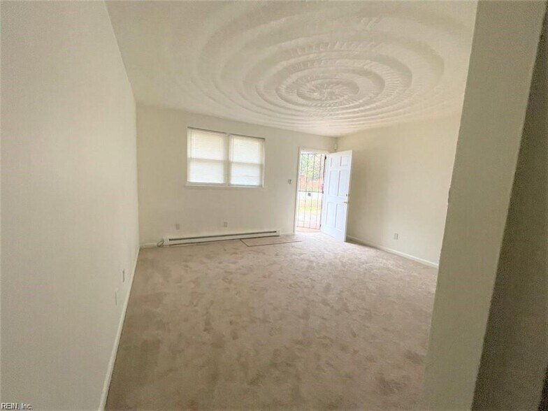 Building Photo - 2018 Pond Ln