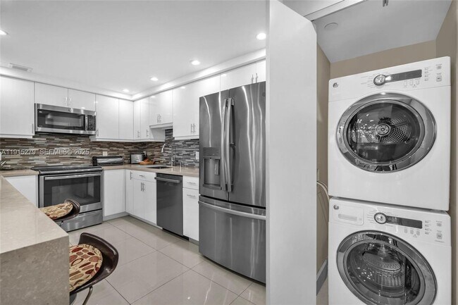 Building Photo - 3507 Oaks Way