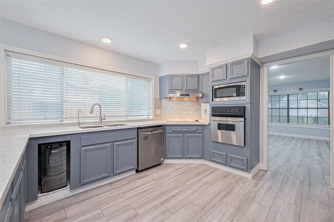 Building Photo - 2115 Streamcrest Ln