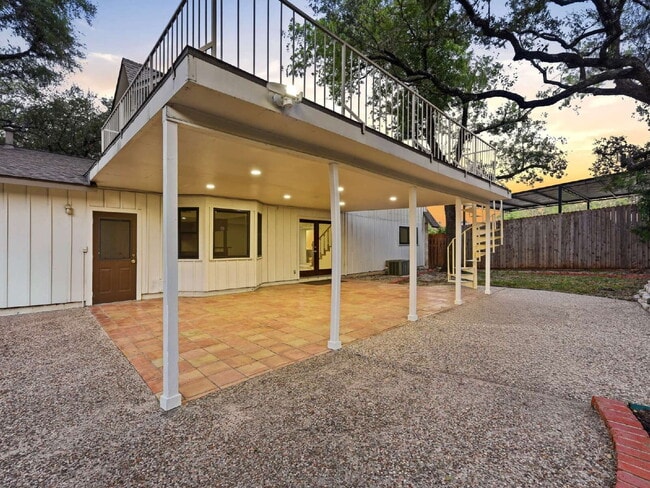 Building Photo - Home with a POOL!