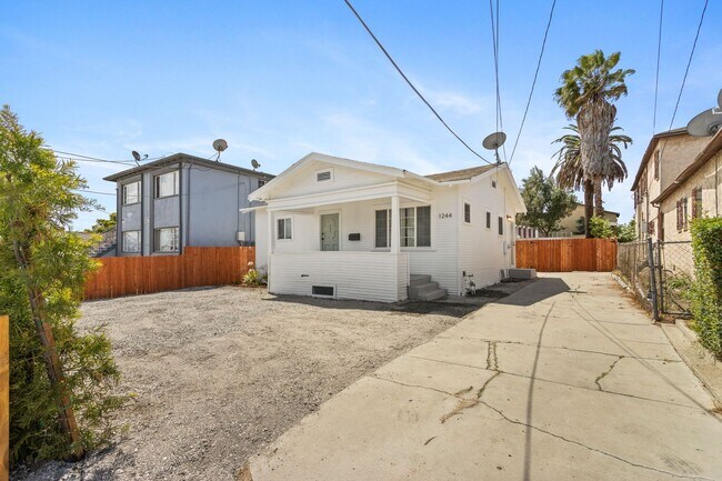 Building Photo - 1244 W 107th St