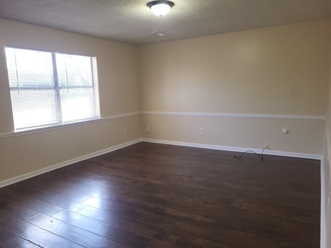 Building Photo - 2016 Chalet Ln NW