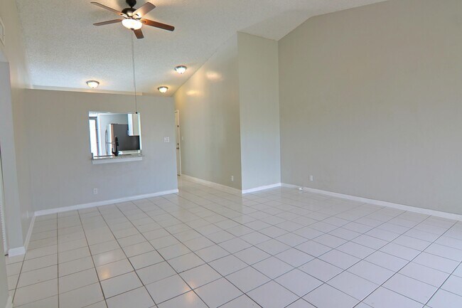 Building Photo - 719 Gardens Dr