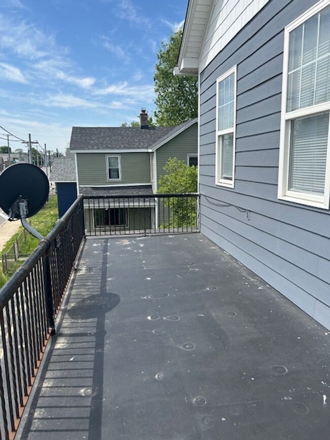 Building Photo - 925 Xenia Ave