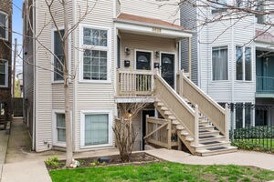 Front porch - 3636 N Hermitage Ave