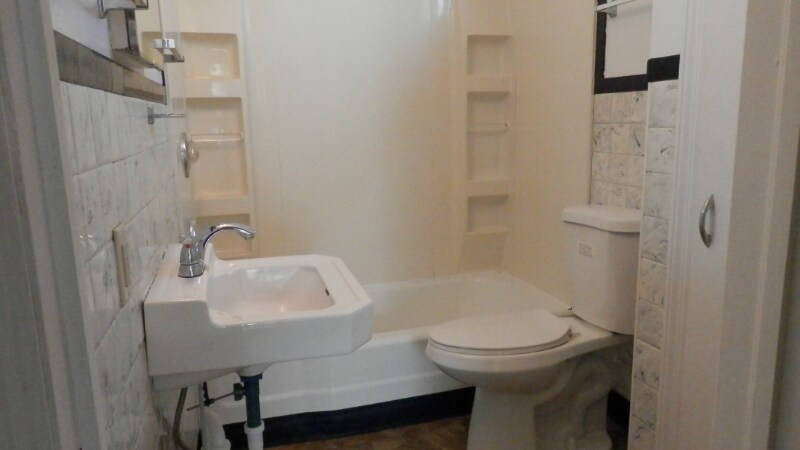 Building Photo - 403 W Market St