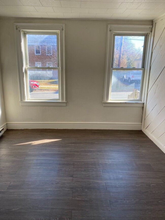 Building Photo - North Cat Duplex