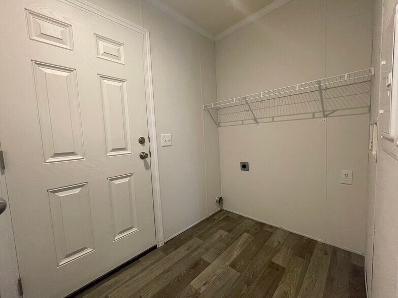 Building Photo - 15862 Villaire Ave