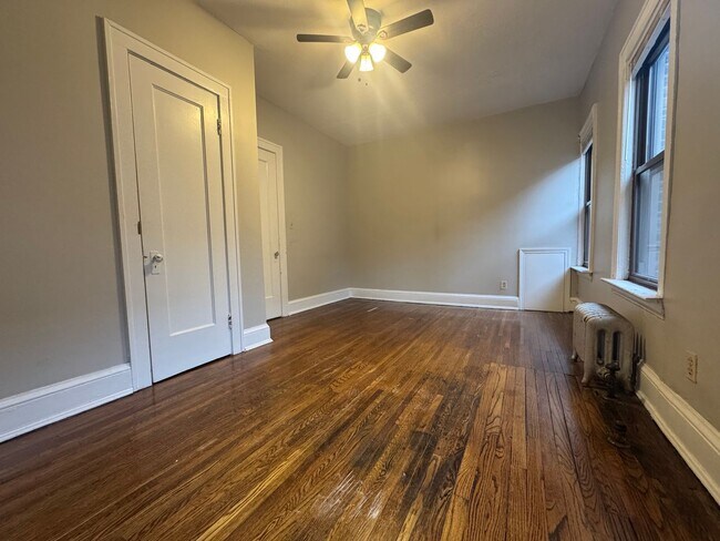 Building Photo - 2773 Hampshire-Unit 8