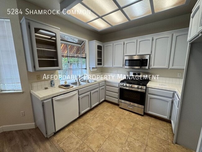 Building Photo - 5284 Shamrock Common