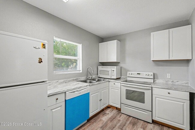 Building Photo - 701 Tropic St