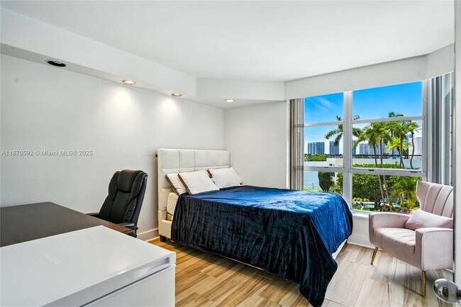 Building Photo - 3600 Mystic Pointe Dr
