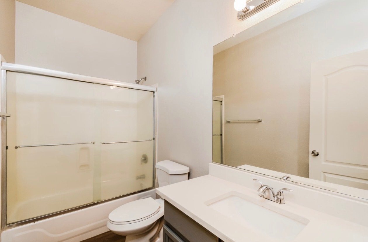 Building Photo - 8704 N 58th Dr