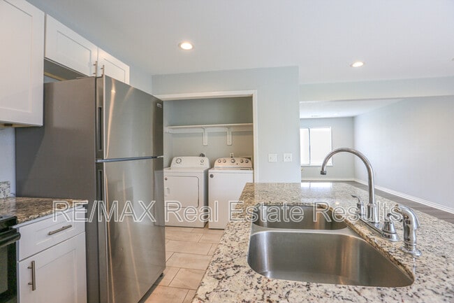 Building Photo - 602 Camellia Dr