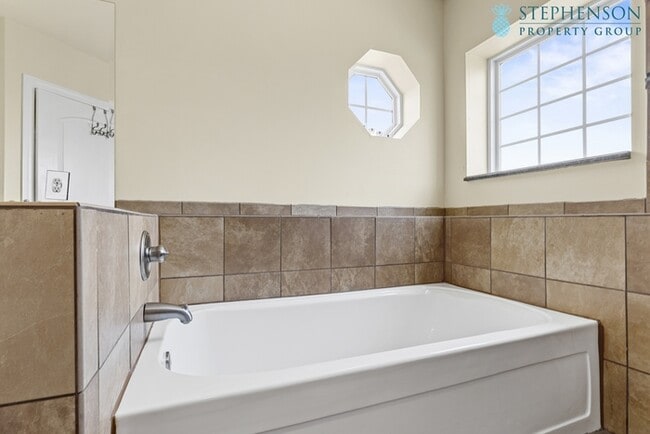 Building Photo - Deeded Boat Slip Comes with Home in Gated ...