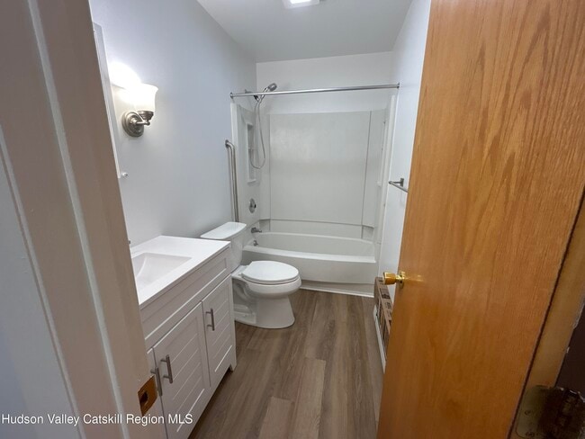 Building Photo - 5 Parkview Ct