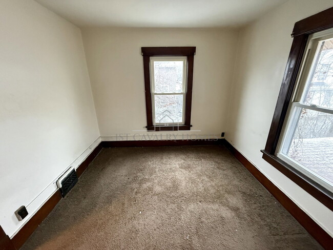 Building Photo - 240 Park Ave SW