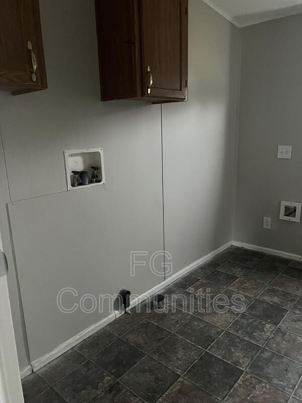 Building Photo - 1547 Race Path Church Rd