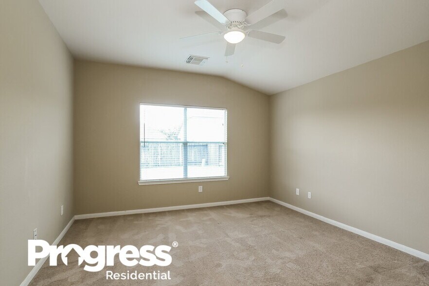 Building Photo - 15527 Lady Shery Ln