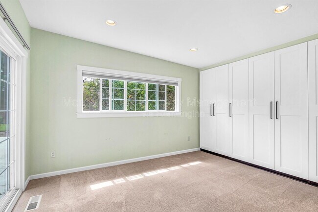 Building Photo - 3057 Otto Dr