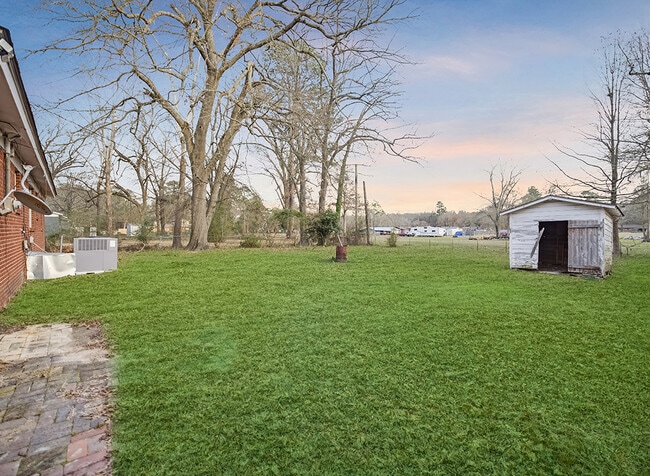 Building Photo - 3007 Hollywood St