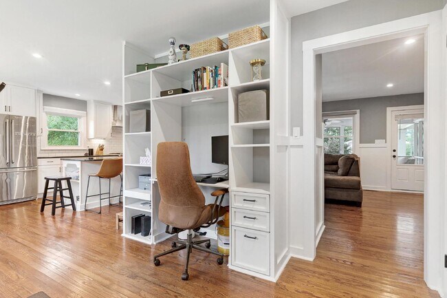 Building Photo - 121 S Main St