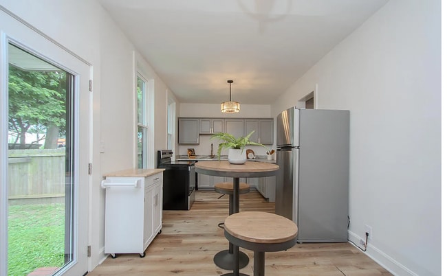 Building Photo - $500 OFF Your First Full Month’s Rent — Apply Today!