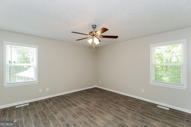 Building Photo - 333 Oak Landing Cir