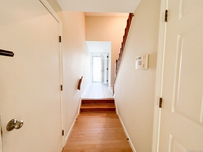 Building Photo - 83 Sandpiper Crescent