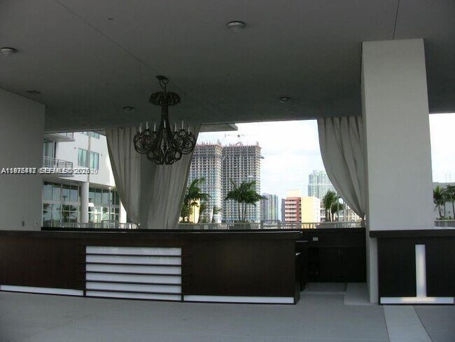 Building Photo - 690 SW 1st Ct