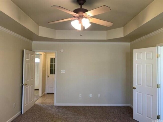 Building Photo - 27 Broadmoor Cir