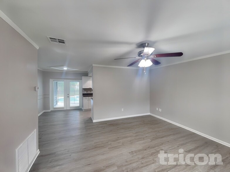 Building Photo - 120 N Alderwood St