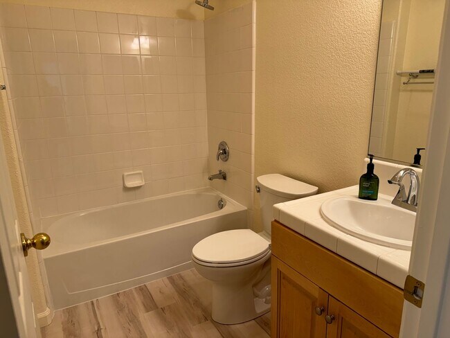Building Photo - 877 Emerald Hills Cir