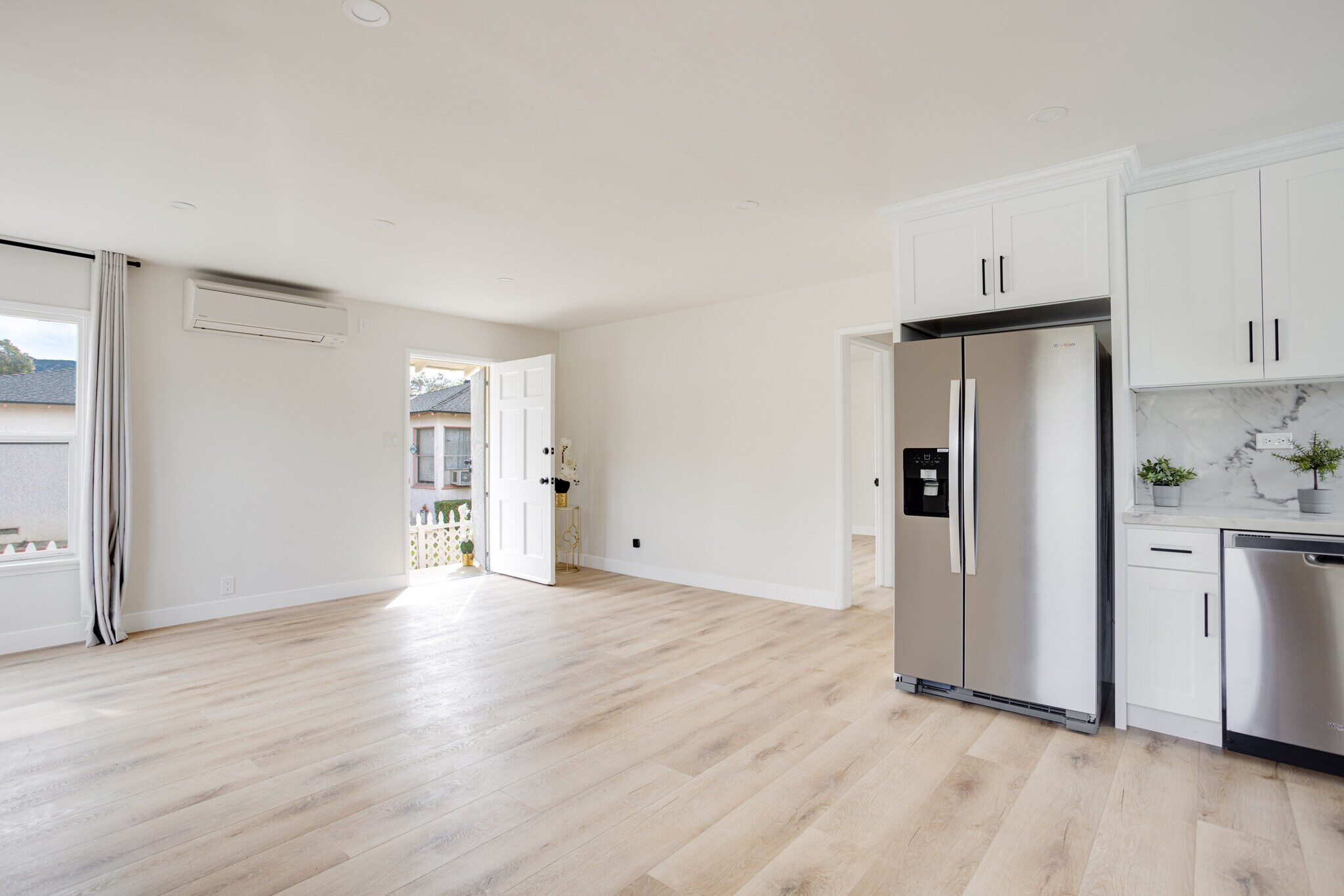 Building Photo - 617 N Rosemary Ln