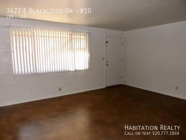 Building Photo - Lovely 2Bed/1Bath with a Community Pool in...