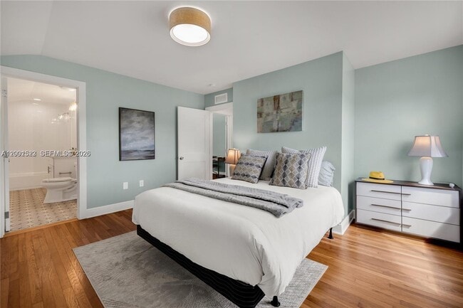 Building Photo - 320 NE 88th St