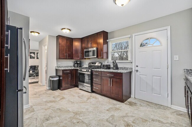 Building Photo - 3758 Cherry Hills Dr