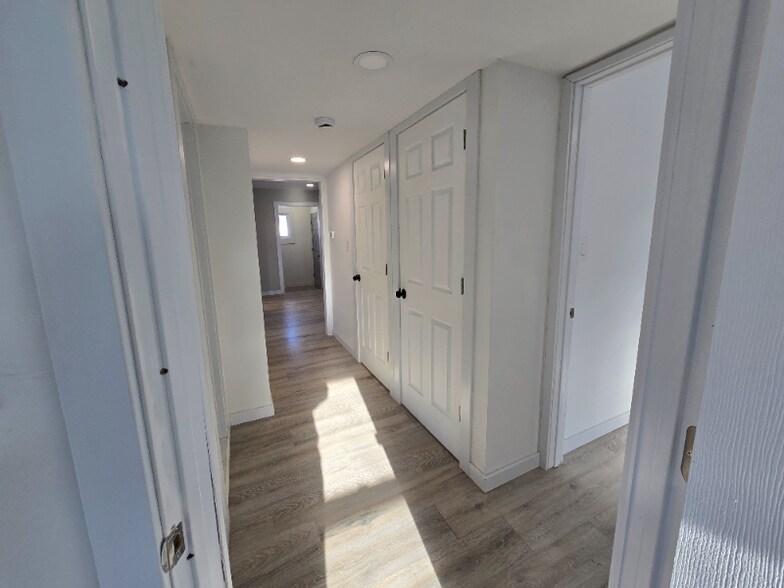 Building Photo - 20628 Alger St