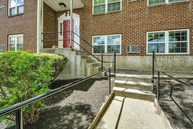 Building Photo - 261 Boston Post Rd E