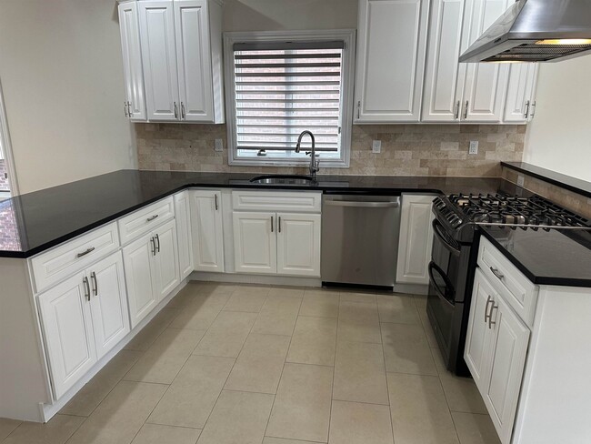 Building Photo - 436 Lawton Ave