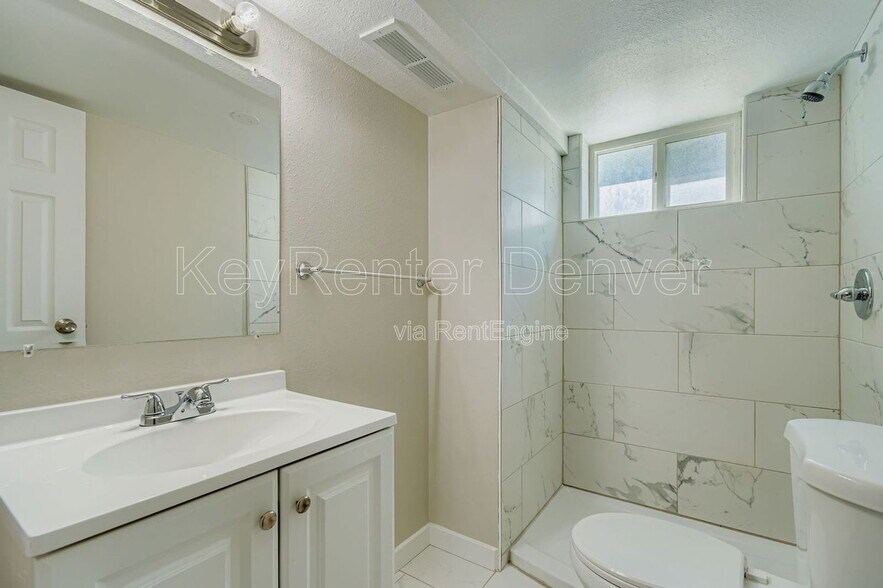 Building Photo - 10922 E 4th Way