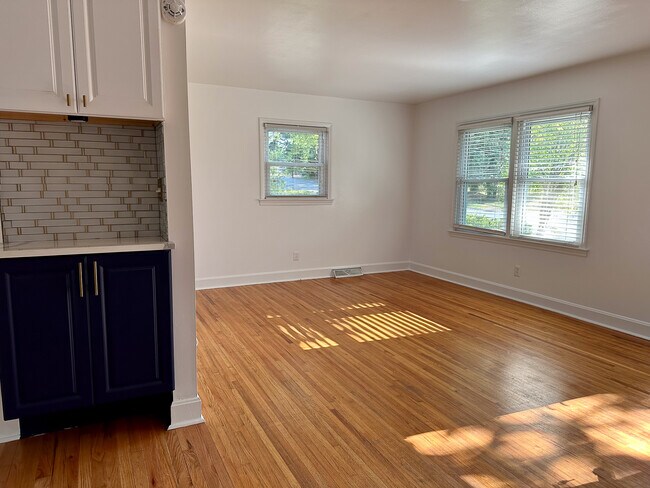 Building Photo - 5221 Greenbrook Dr