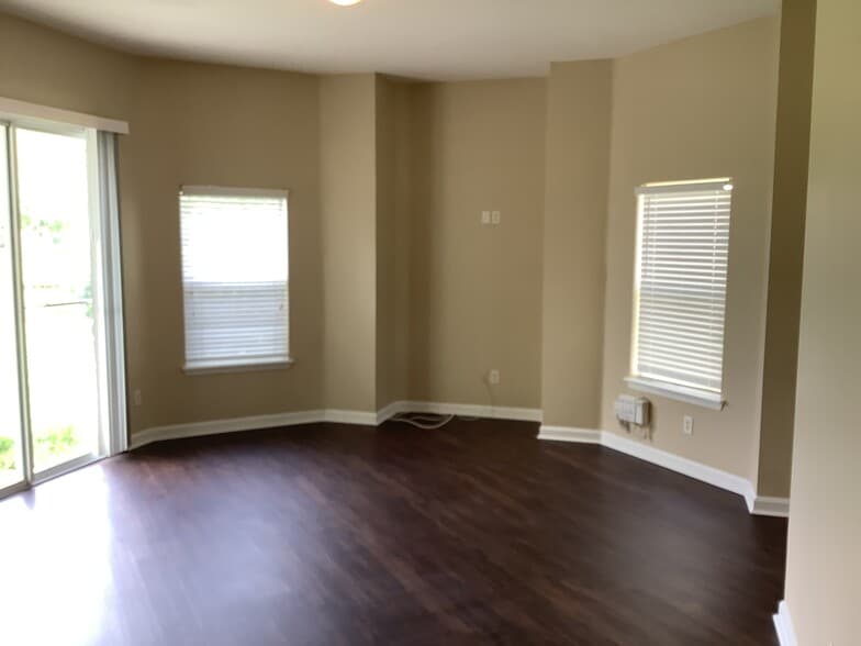 Building Photo - 937 E Terranova Way