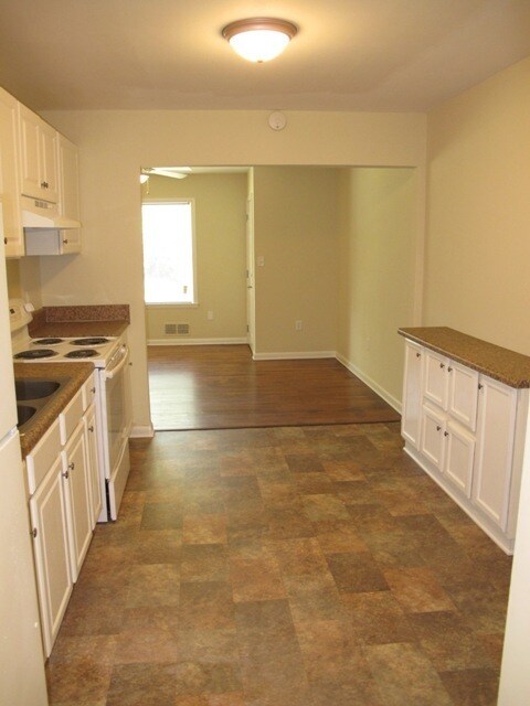 Building Photo - 60 Caroline Ave