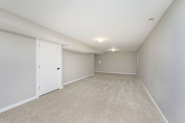 Building Photo - Lovely 3 Bedroom 2.5 Bath Townhome Steps From The Monon!